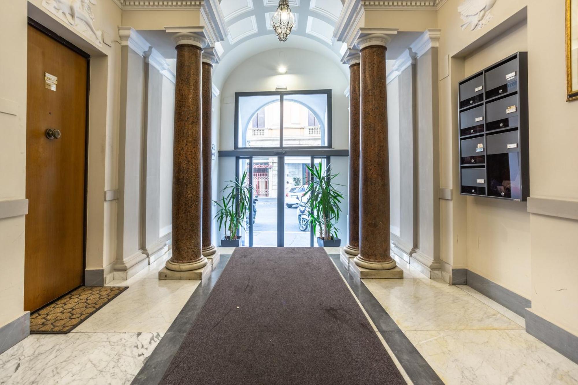 Luxury Inn Opera Rome Extérieur photo