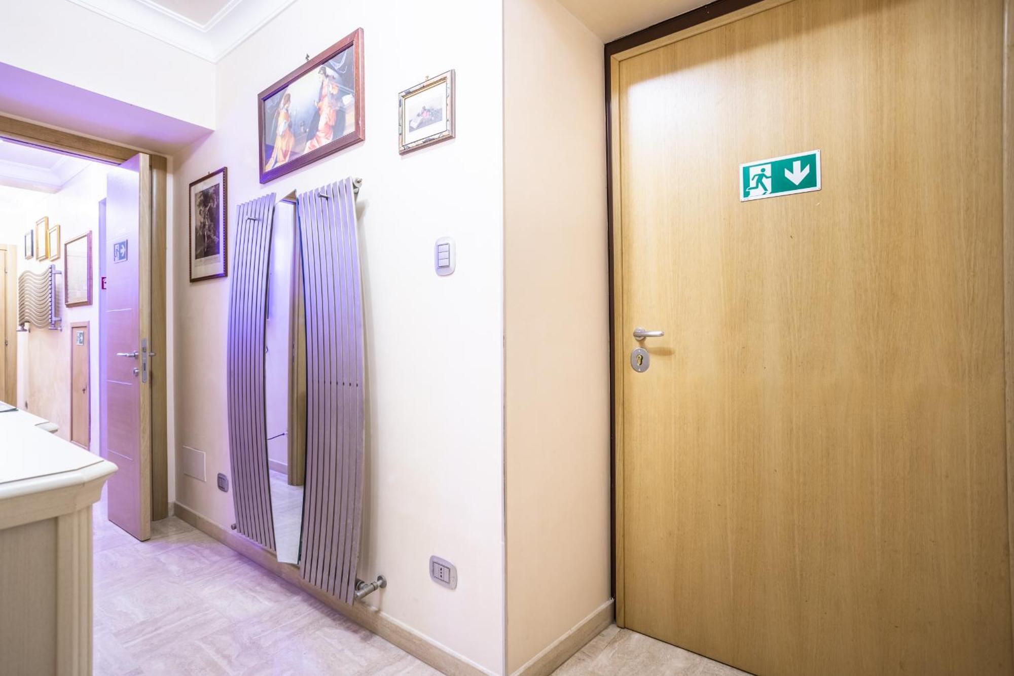 Luxury Inn Opera Rome Extérieur photo