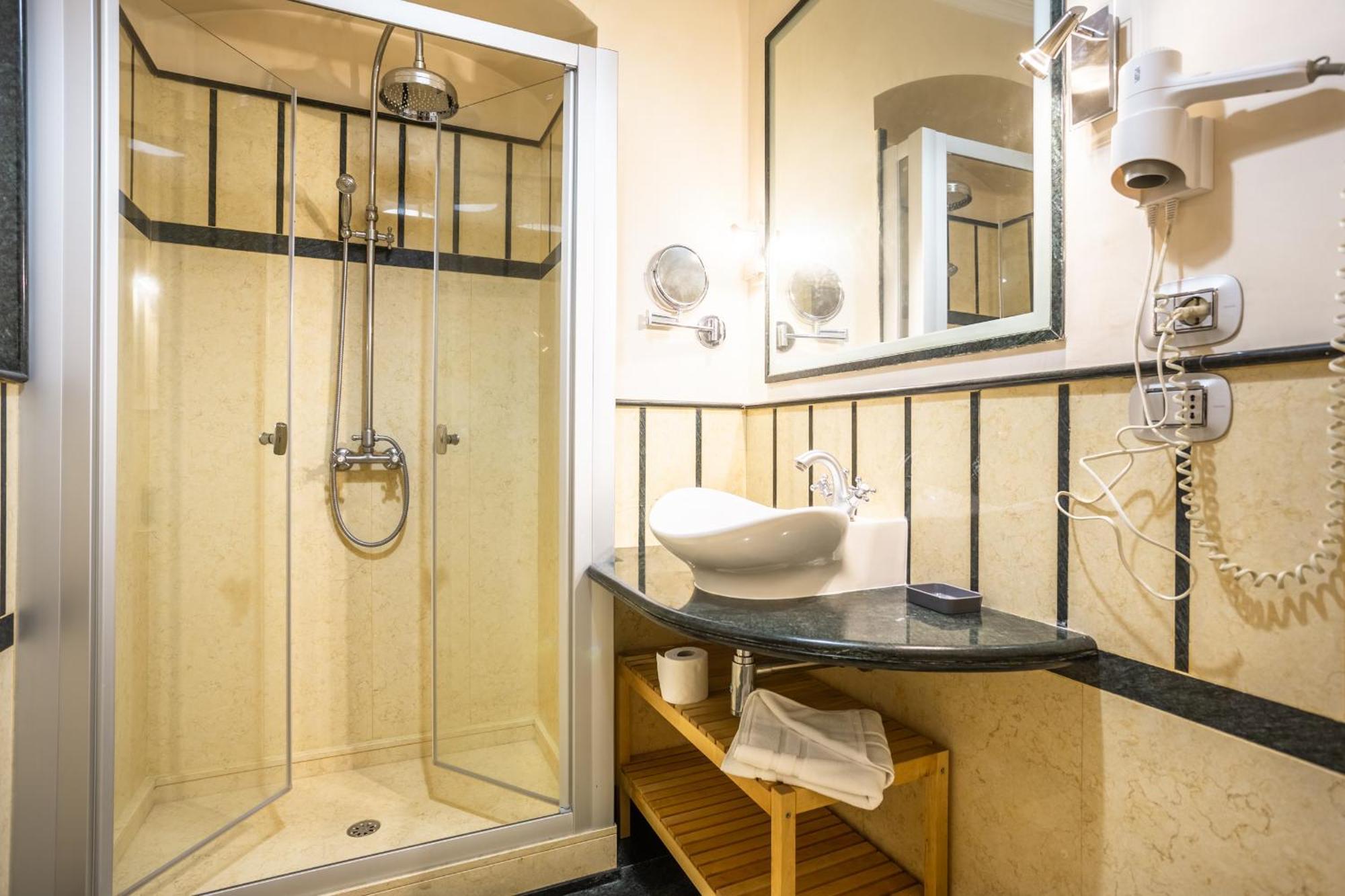 Luxury Inn Opera Rome Extérieur photo