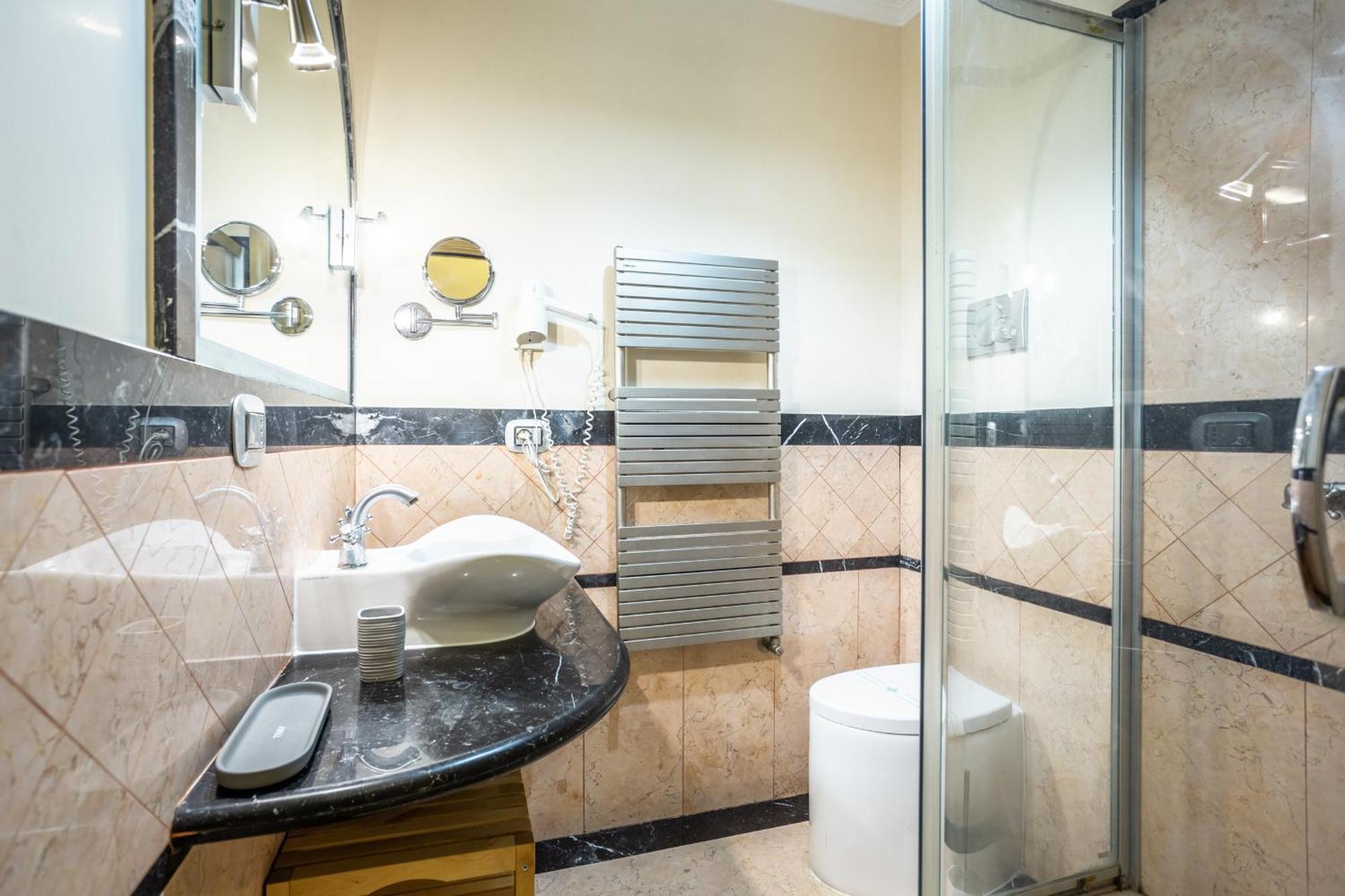 Luxury Inn Opera Rome Extérieur photo