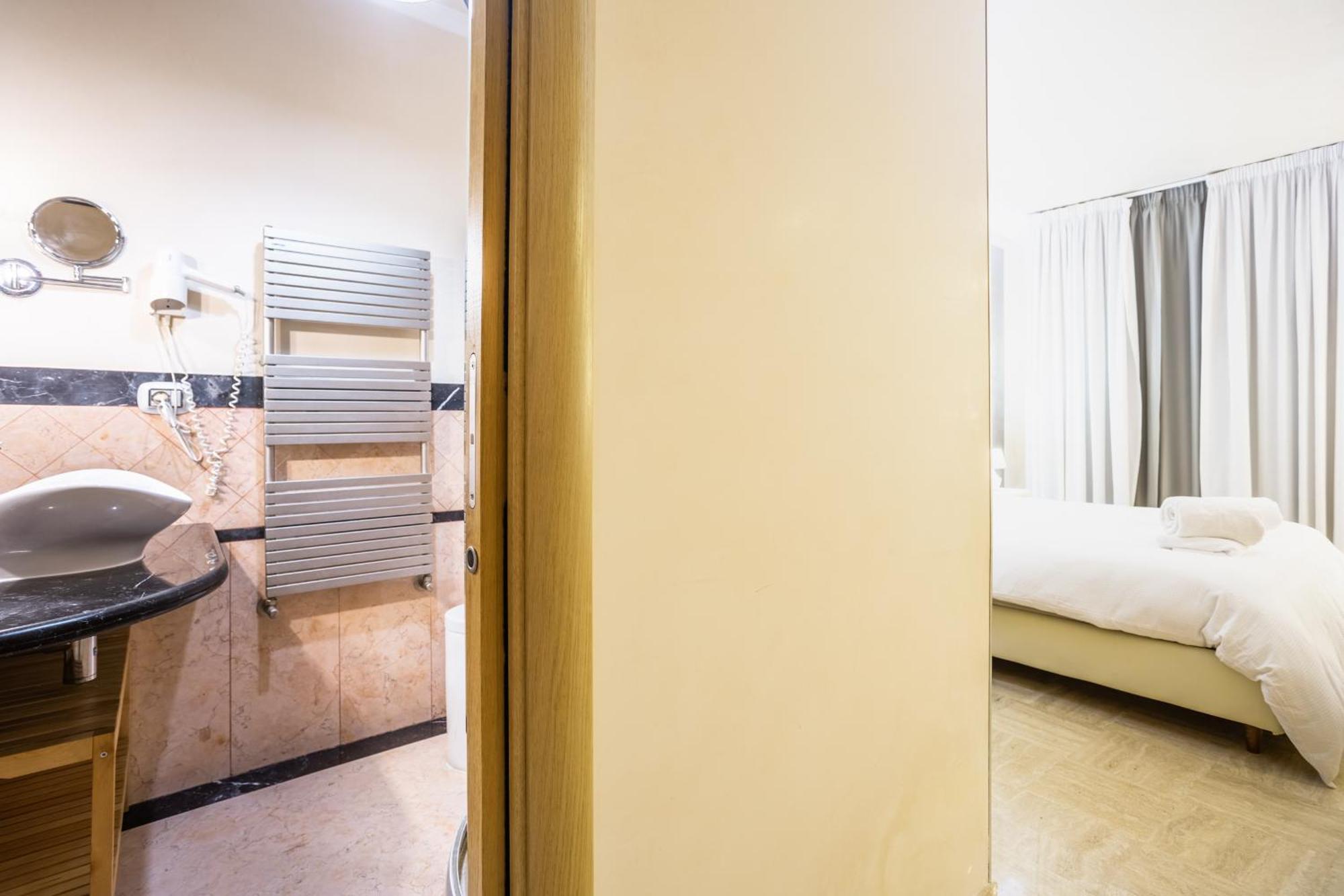 Luxury Inn Opera Rome Extérieur photo