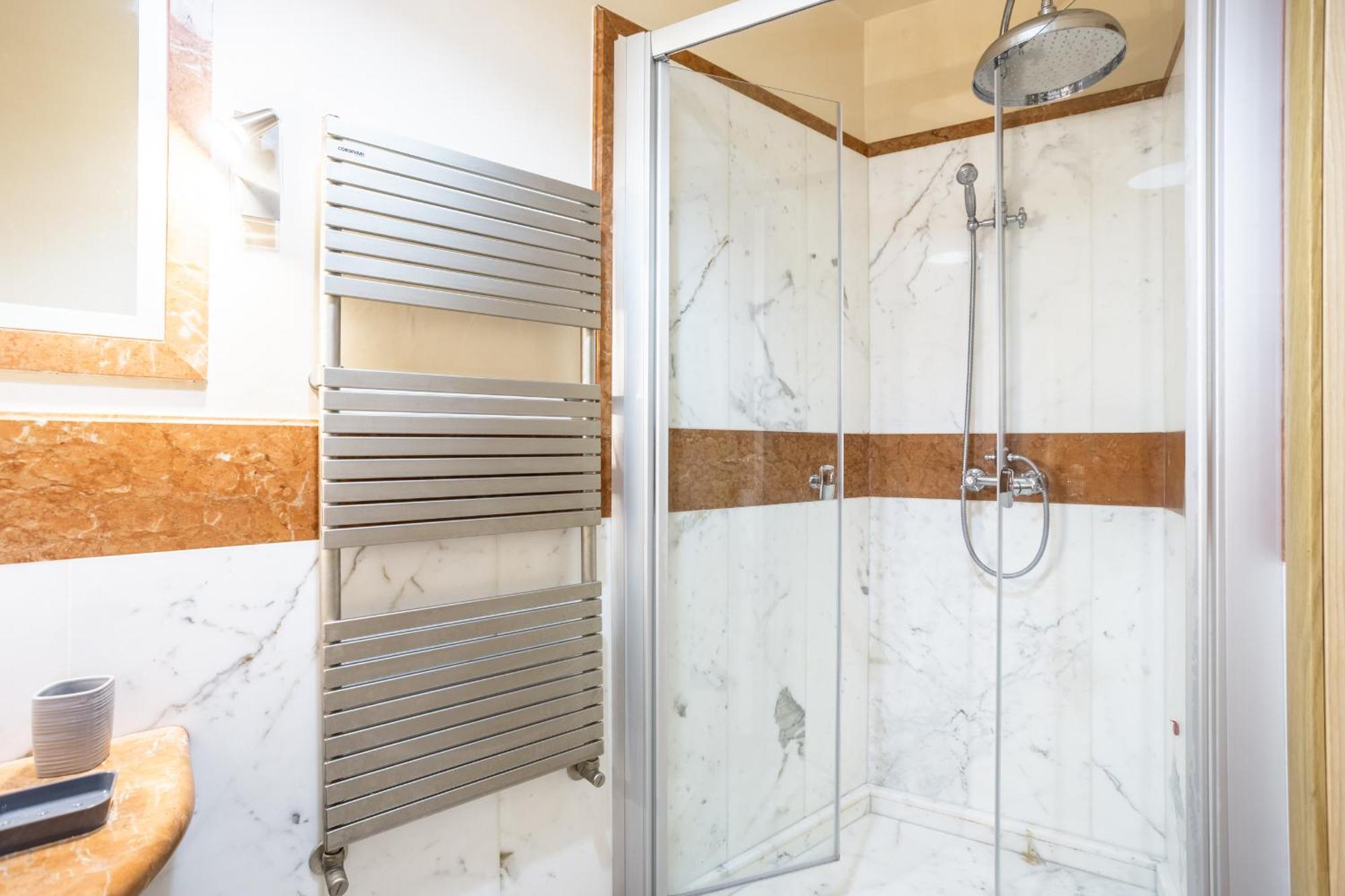 Luxury Inn Opera Rome Extérieur photo